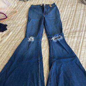 NWT!!! Vibrant Super Flare Jeans, size 7